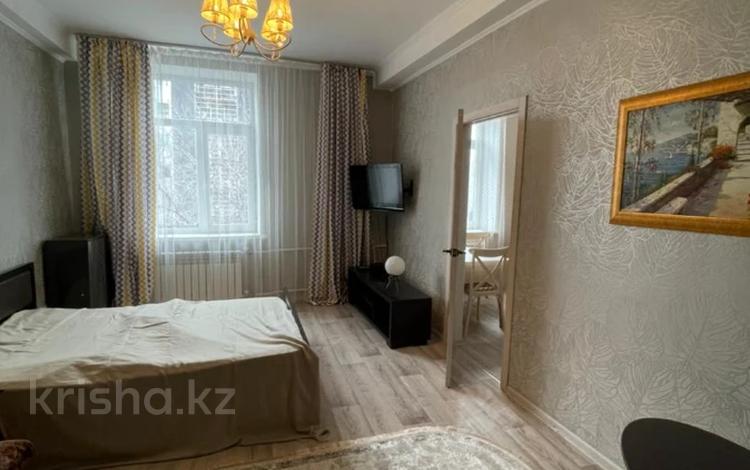 1-комнатная квартира, 42 м², 4/4 этаж помесячно, Сейфуллина 500 — Rixos-Navat