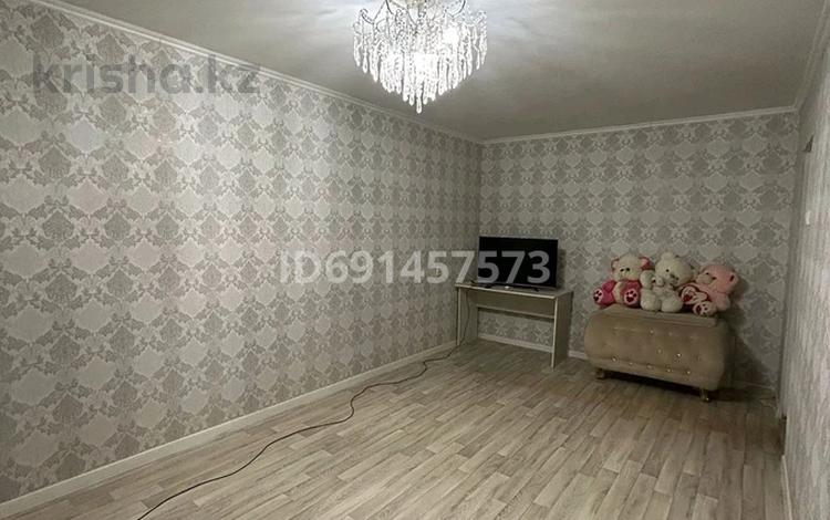 2-комнатная квартира, 48 м², 5/5 этаж помесячно, мкр 11 44