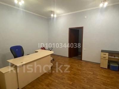 Офисы, кабинеты и рабочие места · 32 м² за 170 000 〒 в Караганде, Казыбек би р-н