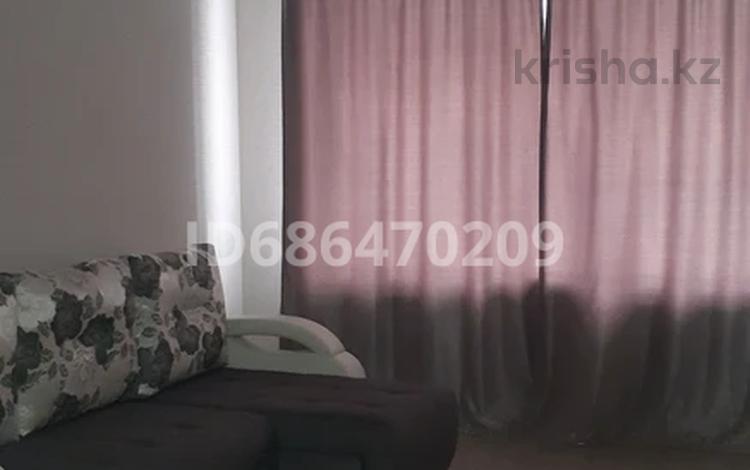 1-бөлмелі пәтер · 50 м² · 2/5 қабат, мкр. Алтын орда, Батыс 2 мкр 22 — Проспект Тауельсыздык, бағасы: 20 000 ₸ в Актобе — фото 2