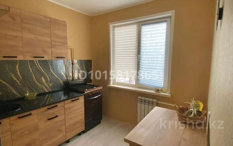 3-бөлмелі пәтер · 48.1 м² · 5/5 қабат, Абая 86, бағасы: 16 млн ₸ в Уральске, мкр Школьник — фото 2
