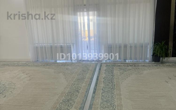 Дом · 3 комнаты · 140 м², мкр Самал, Алиева-Курмангазы 42 — Алиева-Курмангазы-Тайманова за 80 000 ₸ в Атырау — фото 2