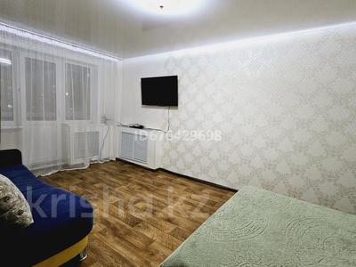 1-комнатная квартира, 38 м², 2/5 этаж посуточно, Чайковского — Аузова за 9 000 〒 в Петропавловске