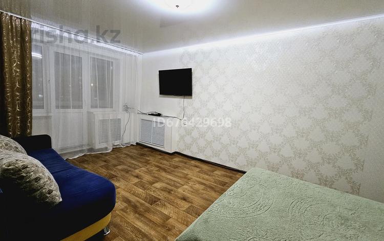 1-комнатная квартира, 38 м², 2/5 этаж посуточно, Чайковского — Аузова за 12 000 〒 в Петропавловске — фото 8
