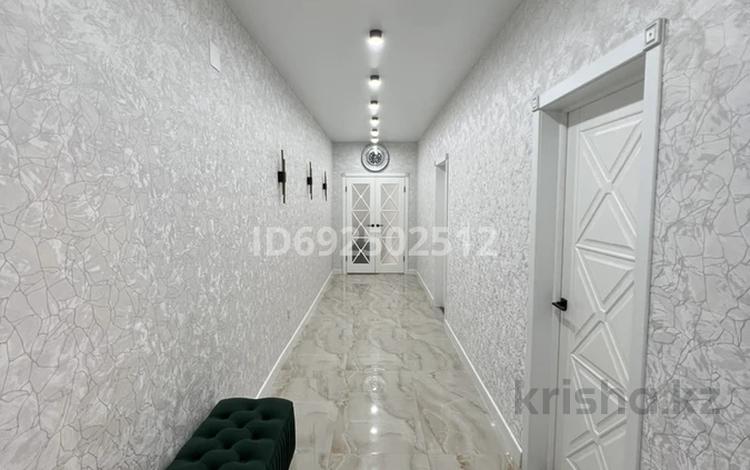 3-комнатная квартира · 100 м² · 8/10 этаж, мкр Нурсая, Т. Жумагалиева 10 за 45 млн ₸ в Атырау — фото 2