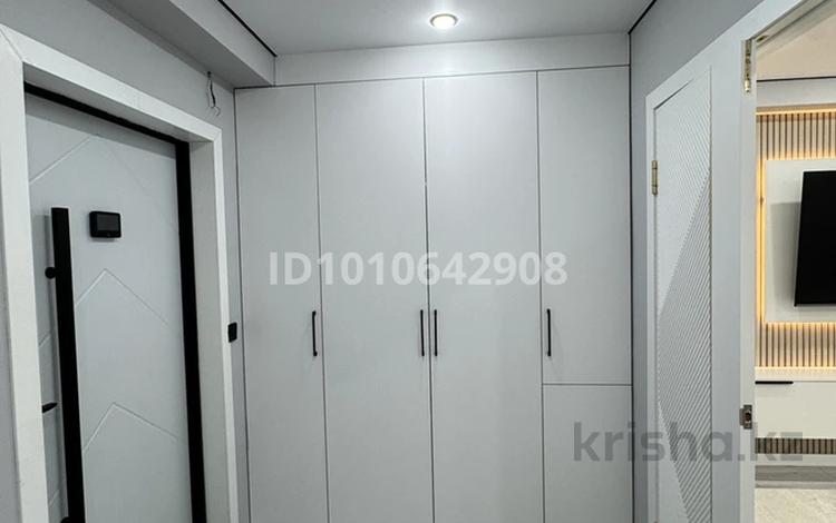 1-комнатная квартира · 42 м² · 3/5 этаж, 32А мкр, 32А ш/а. 30 — Үйдің қасында мектеп , универ , супермаркет , гипермаркет барлығы жақын за 18.5 млн ₸ в Актау — фото 2