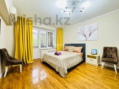 1-комнатная квартира · 50 м² · 3/5 этаж, Валиханова 83 — Валиханова Богенбай Батыра за 12 900 〒 в Алматы, Медеуский р-н