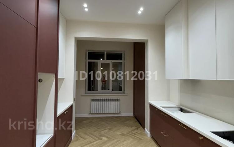 3-бөлмелі пәтер · 101.2 м² · 1/7 қабат, мкр. Алтын орда, Саздинское лесничество 228/6, бағасы: 53 млн 〒 в Актобе — фото 2