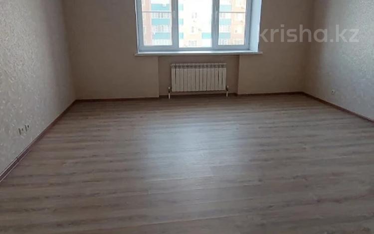 2-бөлмелі пәтер, 90 м², 4/10 қабат, мкр. Алтын орда, Санкибай батыра — район ОБЛ ГАИ, бағасы: 34.5 млн 〒 в Актобе, мкр. Алтын орда — фото 2