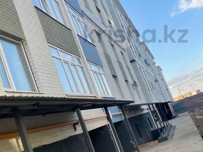 Офисы, магазины и бутики, склады, общепит, салоны красоты, образование, развлечения · 90 м² за 7.5 млн 〒 в Актобе, мкр. Алтын орда