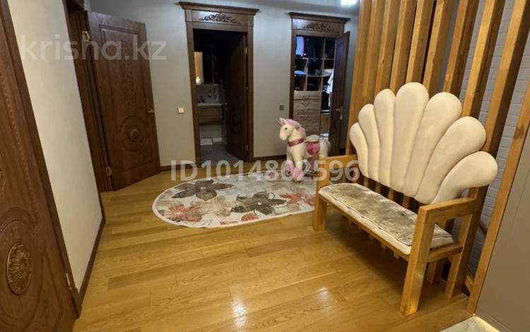 4-комнатная квартира · 170 м² · 1/7 этаж, мкр Самал-3 4 за 1.6 млн ₸ в Алматы, Медеуский р-н — фото 2