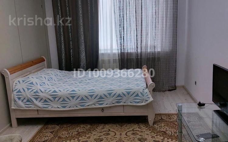 1-комнатная квартира · 46 м² · 1/5 этаж, мкр Кунаева 71/2 за 150 000 ₸ в Уральске — фото 2