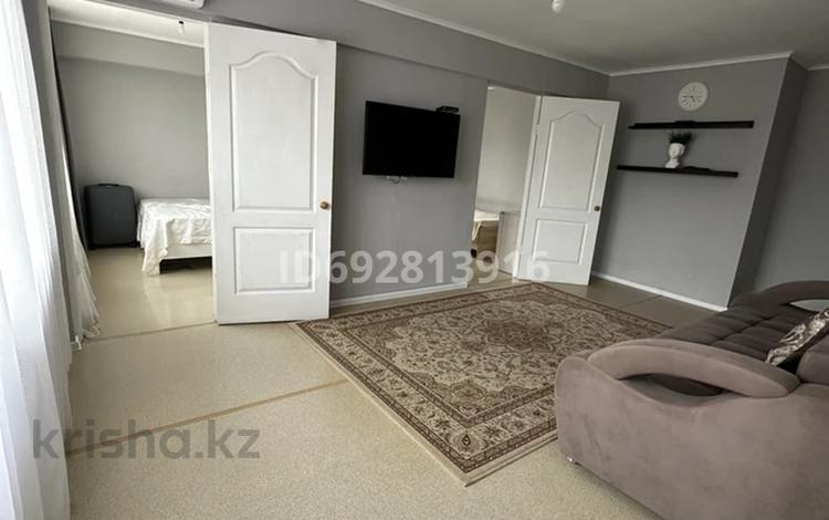 3-комнатная квартира, 50 м², 3/5 этаж, Мухамеджанова 17 за 17 млн 〒 в Балхаше — фото 2