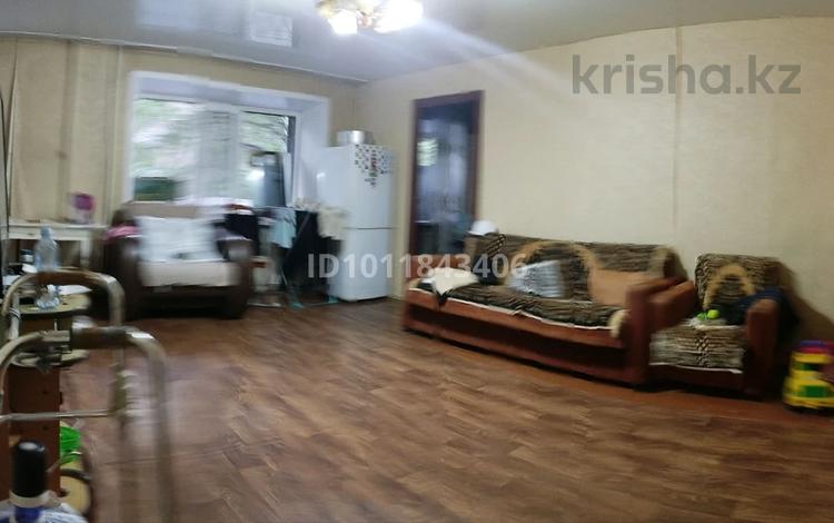 2-комнатная квартира · 43 м² · 2/5 этаж, мкр Новый Город, Ерубаев за 19 млн ₸ в Караганде, Казыбек би р-н — фото 2