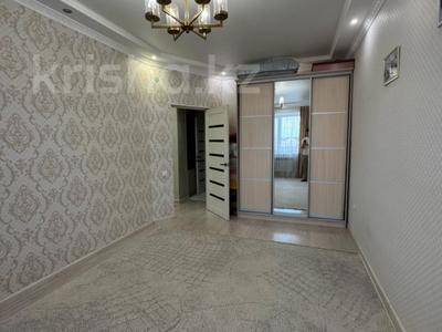 Пәтерлер в Актюбинской обл.: 2-бөлмелі пәтер · 87 м² · 5/5 қабат, мкр. Алтын орда, Халел Досмухамедулы, бағасы: 27 млн 〒 2-бөлмелі пәтер · 87 м² · 5/5 қабат, мкр. Алтын орда, Халел Досмухамедулы, бағасы: 27 млн 〒 в Актобе