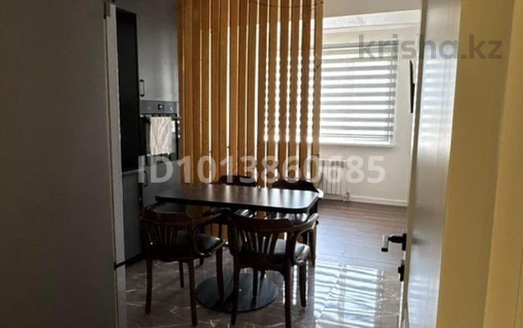 1-комнатная квартира · 50 м² · 10/13 этаж, Есенова 160/3 за 350 000 ₸ в Алматы, Жетысуский р-н — фото 2