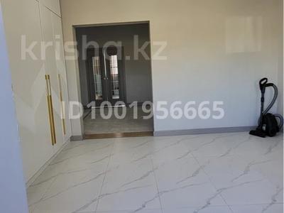 Отдельный дом · 5 комнат · 250 м² · 10 сот., мкр Жастар 2, Алматинская 72/а за 44 млн ₸ в Актобе, жилой массив Жанаконыс