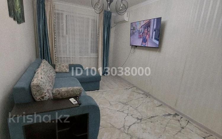 1-комнатная квартира · 56 м² · 1/5 этаж, 11-й мкр 15 за 10 000 ₸ в Актау — фото 2