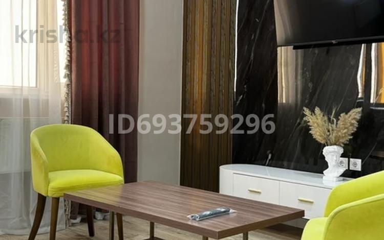 2-комнатная квартира · 54 м² · 11/12 этаж, 17-й мкр 112 за 250 000 ₸ в Актау — фото 2