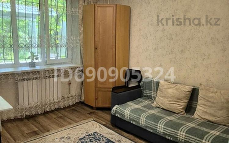 1-комнатная квартира, 18 м², 1/5 этаж помесячно, Радостовца 152/11 — Район Жандосова/Розыбакиева