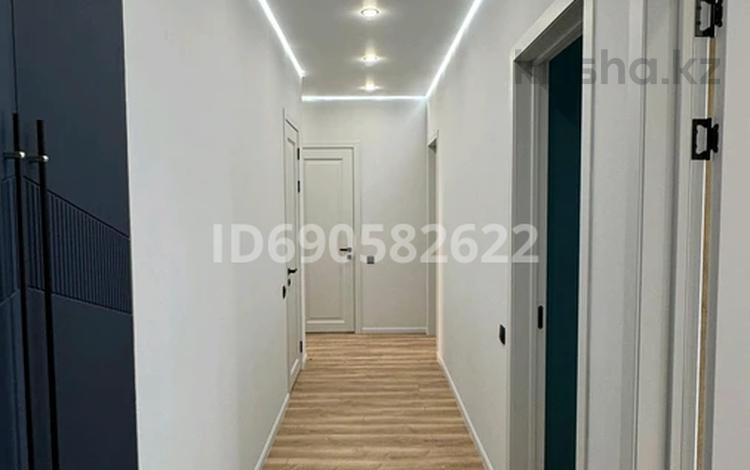 3-бөлмелі пәтер, 90 м², 5/12 қабат, Керей и Жанибек хандар 44/1, бағасы: 66 млн 〒 в Астане, Есильский р-н — фото 2