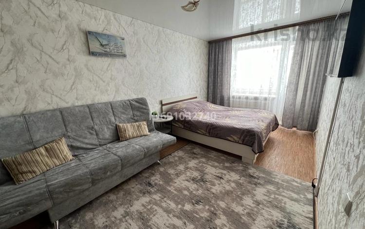 1-комнатная квартира, 40 м², 4/5 этаж посуточно, 4мкр за 6 500 〒 в Лисаковске — фото 2