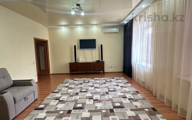6-комнатная квартира · 255 м² · 4/5 этаж, Ескалиева за 68 млн ₸ в Уральске — фото 2