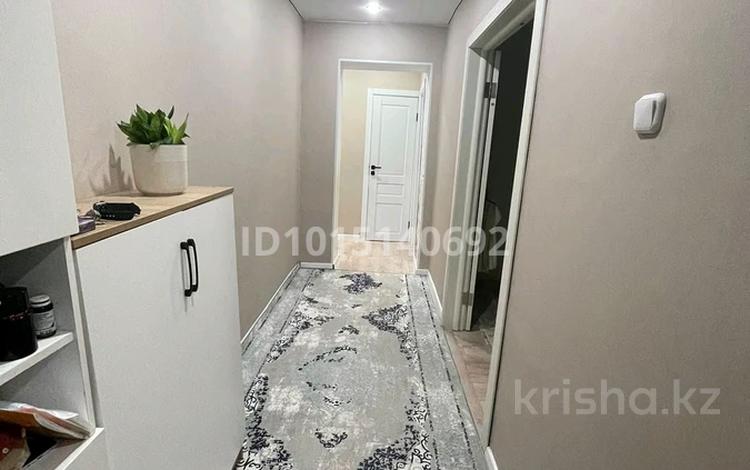3-бөлмелі пәтер · 64 м² · 8/9 қабат, Қонаев ш/а. 2, бағасы: 23.5 млн ₸ в Уральске, мкр Кунаева — фото 2