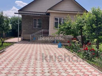 Дом на крыше. Визитки кровля крыш. Одноэтажный дом с мансардой и гаражом. Крыша дом объявления. Объявления кровля крыш.