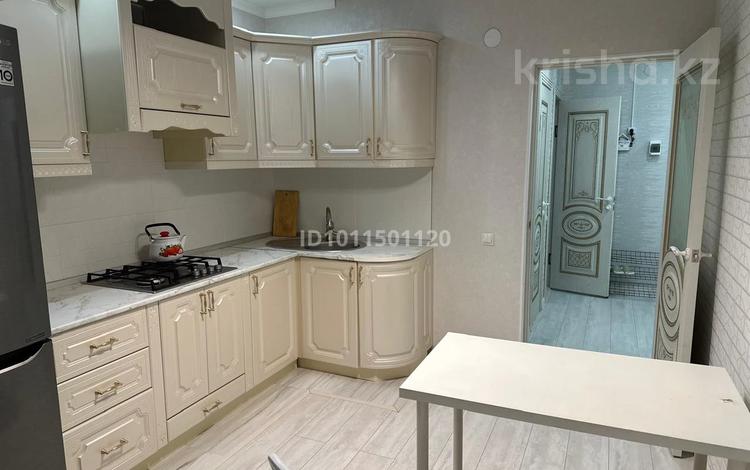 1-комнатная квартира · 42.4 м² · 4/7 этаж, мкр. Алтын орда, мкр Батыс 2 49Д — рядом со SMART,гипер Анвар,расположен в Будущем проспекте. за 19.4 млн ₸ в Актобе — фото 2