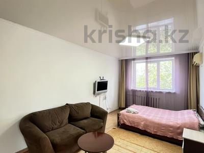 2-бөлмелі пәтер · 50 м² · 4/4 қабат, Байтурсынова 17, бағасы: 14 000 ₸ в Алматы, Алмалинский р-н