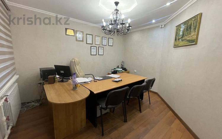 Офисы • 70 м² за 32 млн 〒 в Караганде, Казыбек би р-н — фото 2
