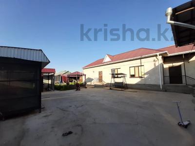 Отдельный дом · 8 комнат · 350 м² · 10 сот., Мырзабекулы 26 — Пересечение улиц Астана и Мырзабекулы за 41 млн 〒 в 