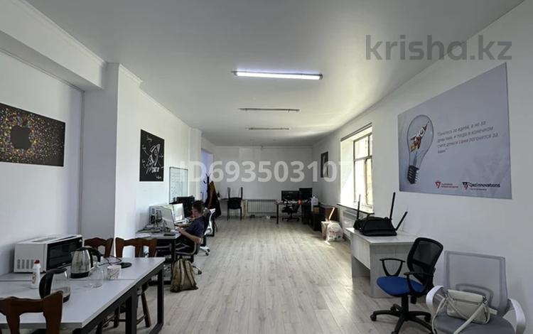Офисы, кабинеты и рабочие места, студии • 60 м² за 200 000 〒 в Талдыкоргане — фото 2