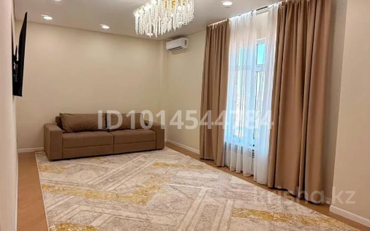 2-комнатная квартира · 68.6 м² · 10/10 этаж, мкр Центральный, Азаттык 64а за 35 млн ₸ в Атырау — фото 9
