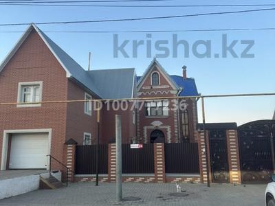 Отдельный дом · 8 комнат · 310 м² · 10 сот., мкр Жана Орда, Абдолова 24 — Абулхаирхана за 90 млн 〒 в Уральске