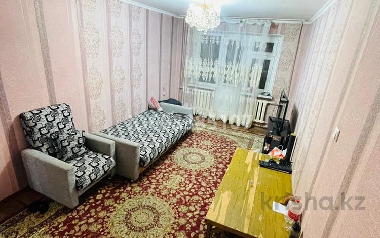 3-комнатная квартира, 70 м², 3/5 этаж, Туркестанский 2/4 за 25 млн 〒 в Шымкенте, Аль-Фарабийский р-н — фото 2