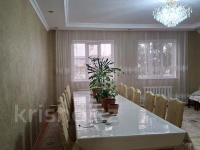 Отдельный дом · 7 комнат · 300 м², Жанша досмухамедов за 700 000 〒 в Атырау
