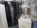 2-комнатная квартира · 68 м² · 8/9 этаж, мкр Туран-2 35A — 2 бөлмелі кв ұзақ уақытқа беріледі. Барлық условия жасалған. Жас семьяны қабылдаймыз( 1 н/е 2 бала). Үйге ешқандай мебел қажет етпейді( кіргізілмейді). Кандер, спальный, кухонный, тв, интернет, душ.кабина, холодильник, стиральный. Садик мектеп остановка бәрі тиіп тұр. Мкр Тұран 2, 35А дом за 200 000 ₸ в Шымкенте, Каратауский р-н — фото 5