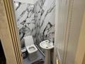 2-комнатная квартира · 68 м² · 8/9 этаж, мкр Туран-2 35A — 2 бөлмелі кв ұзақ уақытқа беріледі. Барлық условия жасалған. Жас семьяны қабылдаймыз( 1 н/е 2 бала). Үйге ешқандай мебел қажет етпейді( кіргізілмейді). Кандер, спальный, кухонный, тв, интернет, душ.кабина, холодильник, стиральный. Садик мектеп остановка бәрі тиіп тұр. Мкр Тұран 2, 35А дом за 200 000 ₸ в Шымкенте, Каратауский р-н — фото 6