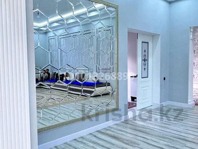 Отдельный дом · 7 комнат · 250 м² · 8 сот., мкр Самал-3, Мкр Самал-3 Шұбаркөл 10 — Салқым Жәңгір за 70 млн ₸ в Шымкенте, Абайский р-н