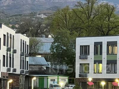 4-комнатная квартира · 130.4 м² · 1/3 этаж, мкр Таусамалы, Жандосова 70а за 81 млн 〒 в Алматы, Наурызбайский р-н