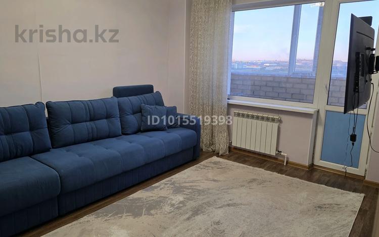 2-бөлмелі пәтер · 64 м² · 10/16 қабат, Юго-Восток ш/а., Шахтеров 60, бағасы: 200 000 ₸ в Караганде, Казыбек би р-н — фото 2