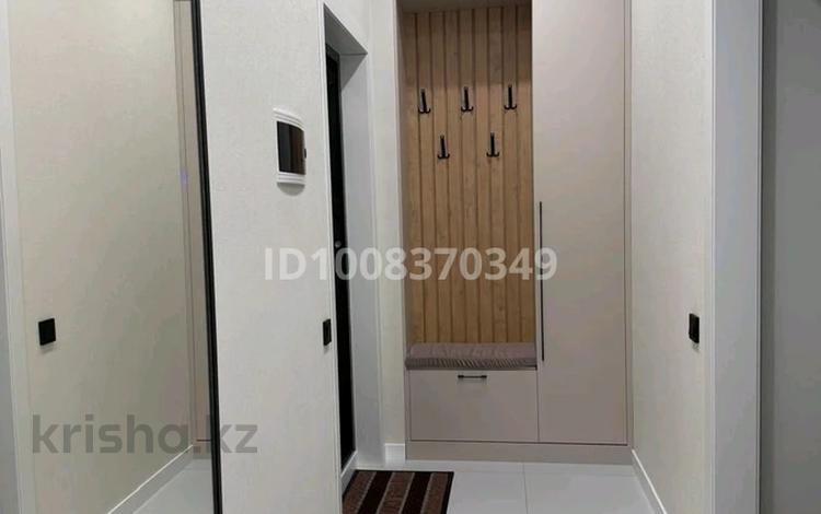 2-комнатная квартира · 43 м² · 3/9 этаж, Жубан Молдагалиев 3 за 280 000 ₸ в Астане, Нура р-н — фото 2