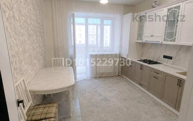 1-комнатная квартира · 75 м² · 2/7 этаж, мкр. Алтын орда, Алия Молдагулова за 200 000 ₸ в Актобе — фото 2