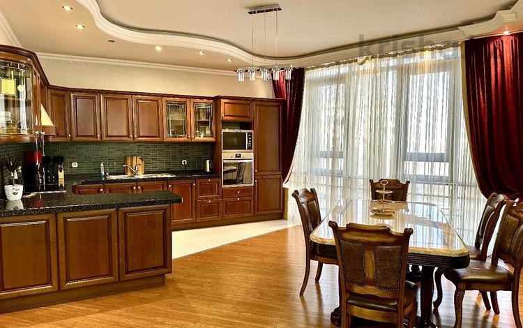 4-комнатная квартира · 160 м² · 4/10 этаж, Аль-Фараби 110 е — Шашкина за ~ 166 млн ₸ в Алматы, Медеуский р-н — фото 2
