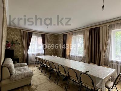 Дом · 7 комнат · 250 м², Нарумова 17 за 65 000 〒 в Туздыбастау (Калинино)