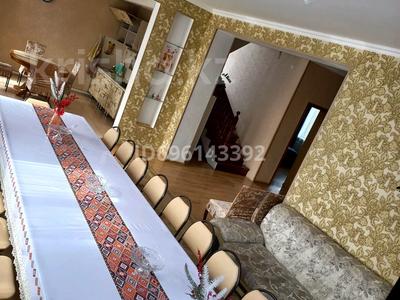 Дом · 8 комнат · 250 м², Нарумова 17 за 70 000 〒 в Туздыбастау (Калинино)