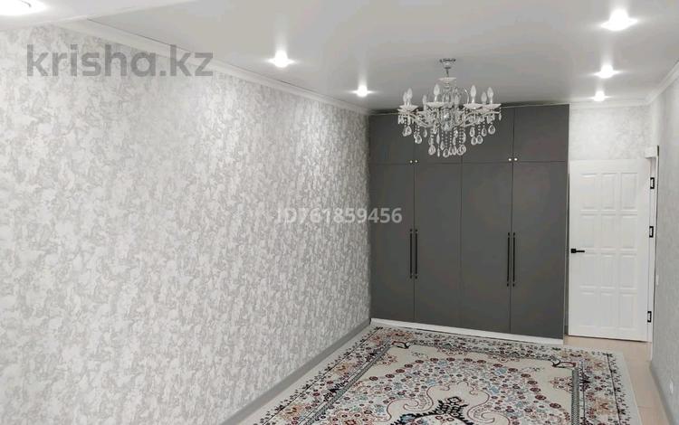 3-бөлмелі пәтер · 70 м² · 5/5 қабат, 11-й мкр 28 — Вдоль дороги между 11 и 12 мкр., бағасы: 17.5 млн ₸ в Актау — фото 2