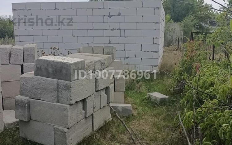 Дача · 1 комната · 30 м² · 7.3 сот., С/к Автомобилист Автокомбината 88 — 2линия от р.Каргалы. за 1.5 млн ₸ в Актобе — фото 2